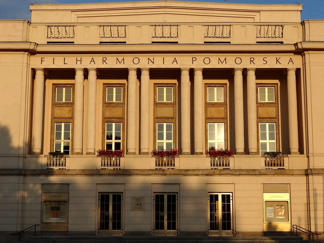 Budynek Filharmonii Pomorskiej w Bydgoszczy jako miejsca kultury