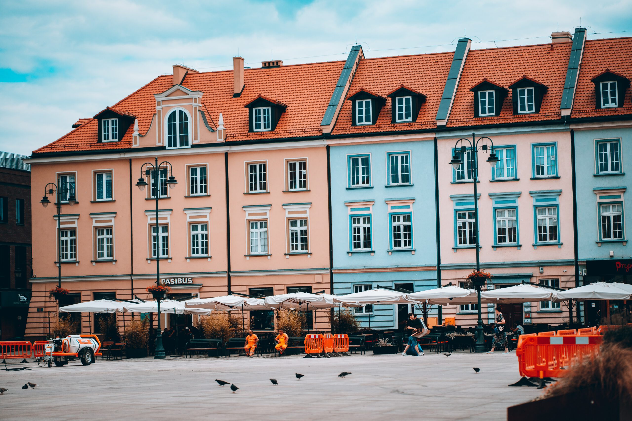 Kolorowe kamienice przy rynku Starego Miasta w Bydgoszczy